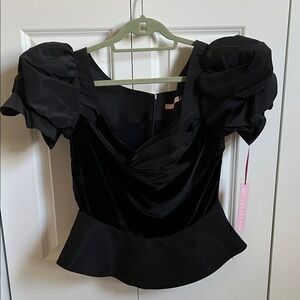 NWT Damaris Bailey rose top